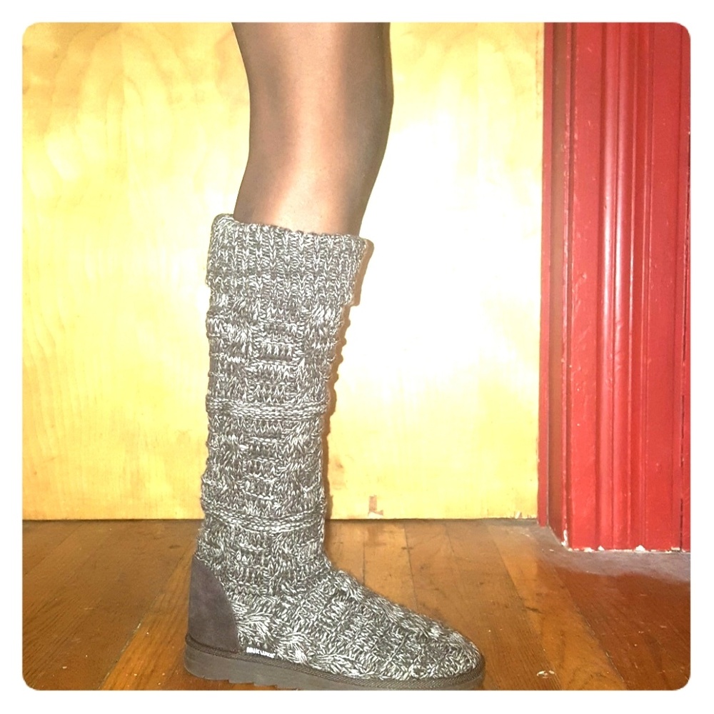 MUK LUKS size 9  knitted boots